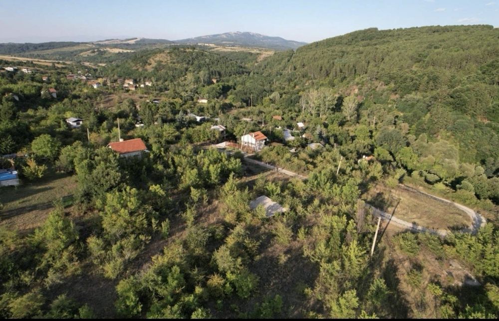 Продавам парцел на 30 км от София от собственик