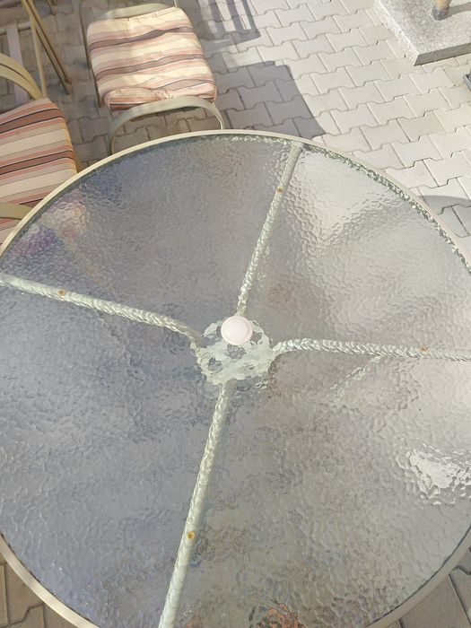 Vând set de masa +4 scaune mari + 2 mici. Terasa exterior. Gradina