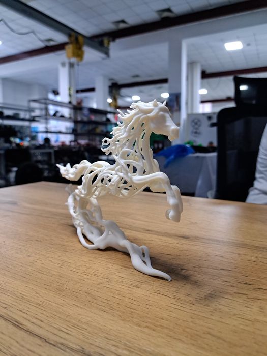 3D Bosma Dekorativ Ot Haykali – Zamonaviy Dizayn