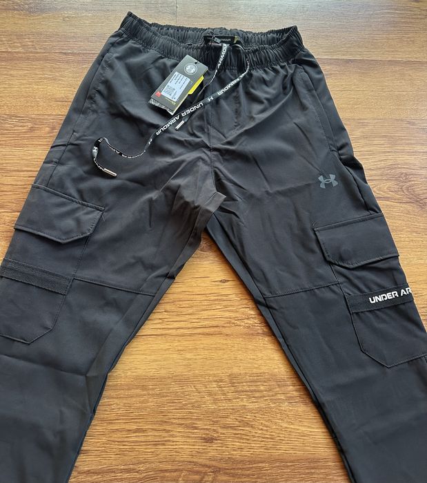 Мъжко,шушлеково,черно КАРГО долнище Under Armour