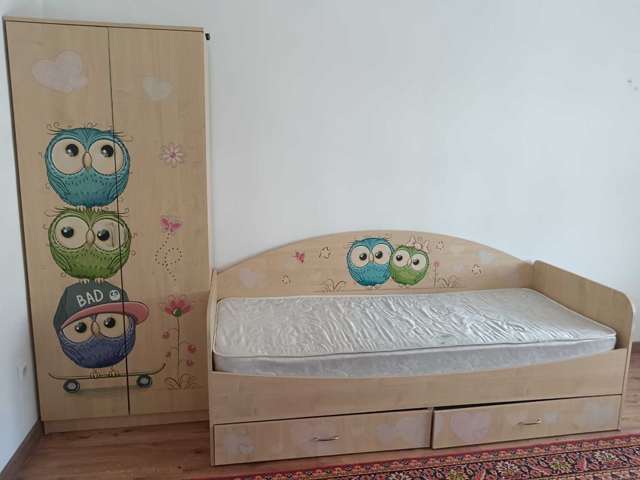 Детская кровать и шкаф
