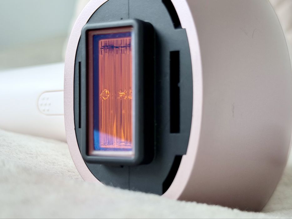 Фотоепилатор Philips Lumea Series 9900 с SmartSkin сензор (BRI977/00)