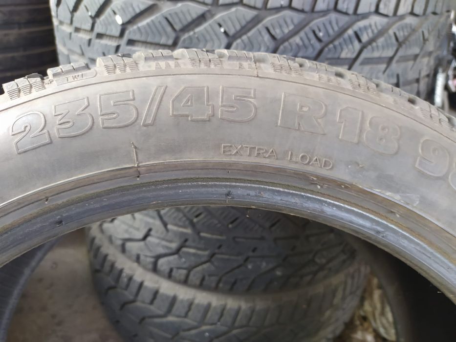 Set 4 Anvelope iarnă dimensiuni 235 45 18