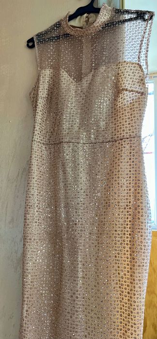 Официална рокля с камъчета
Обличана веднъж, като нова. Размер С/М