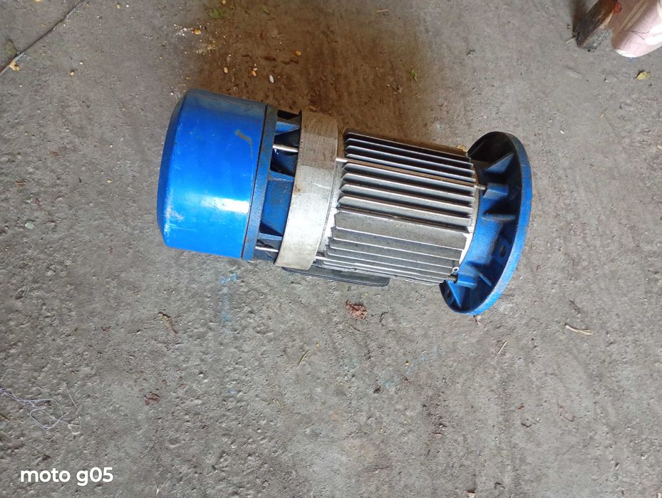 Motor trifazat bobinat nou