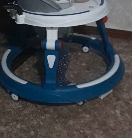 Продаётся ходунок в хорошом состояние