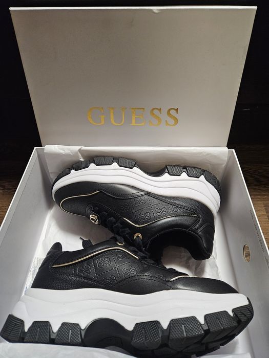 Нови Сникърси GUESS