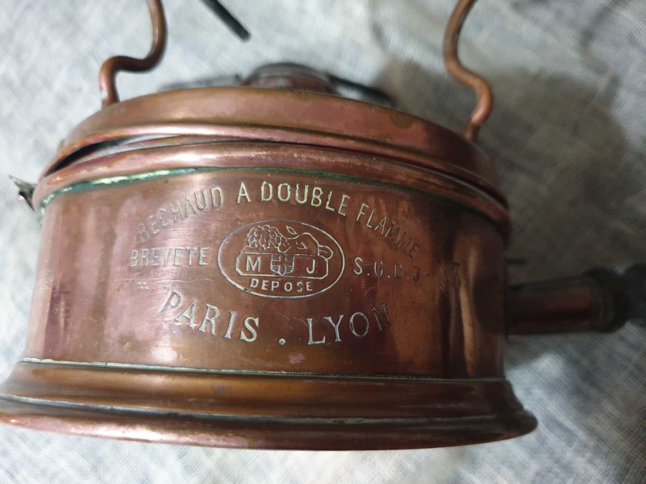 Уред за почистване на маса,примус и фенер