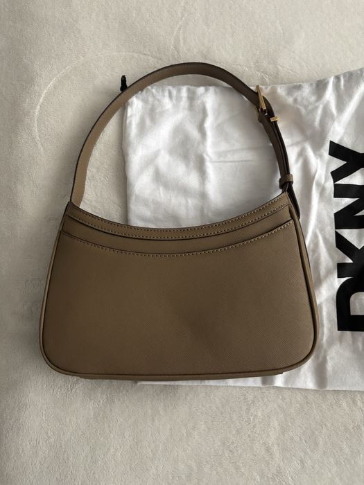 DKNY НОВА!!! Чанта