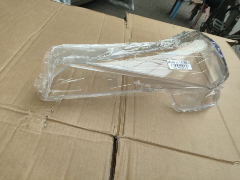 Элантра стекло фара 22+