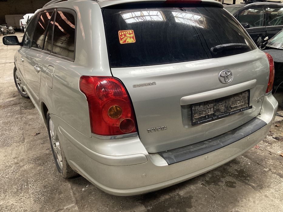 Продава се само на части Toyota Avensis T25 2006 година 1.8 i/ 2.0d4d