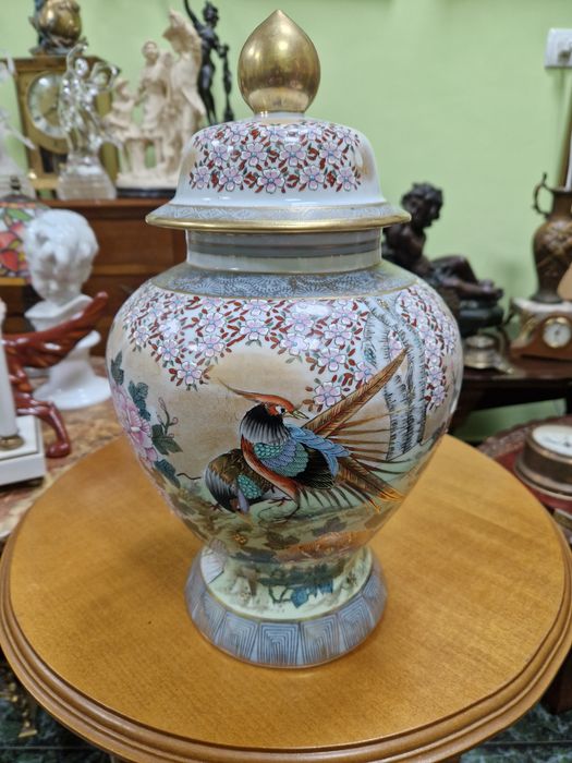 Антикварен колекционерски порцеланов буркан Satsuma