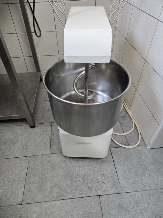 Utilaje restaurant/cuptor pizza/malaxor/cuptor convectie/etc