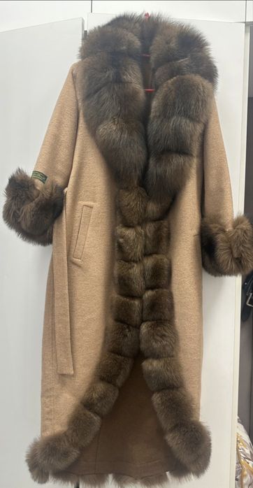 Пальто новое, воротник песец