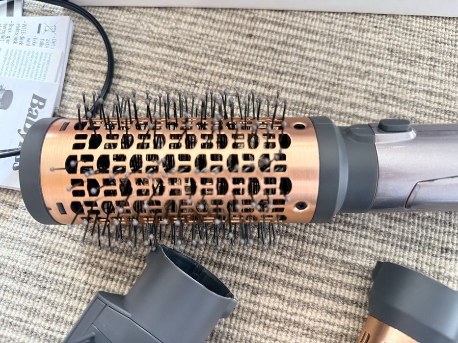 Perie cu aer cald BaByliss Air Style AS136E 1000W – 4 accesorii, cutie