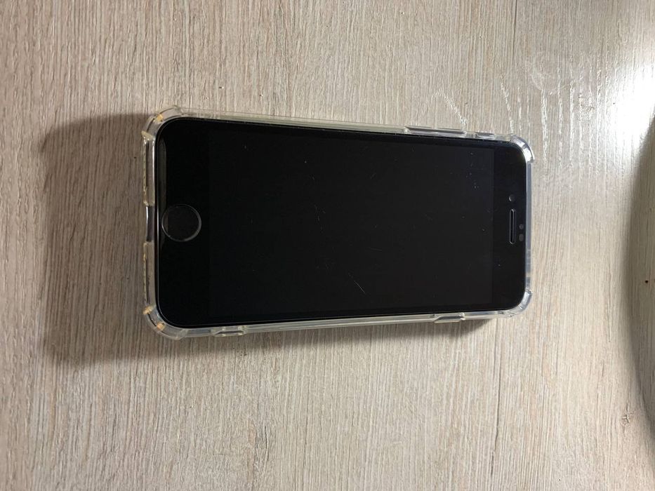 продам айфон се 2020