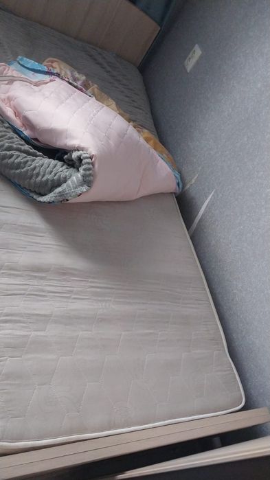 Продам спальный гарнитур