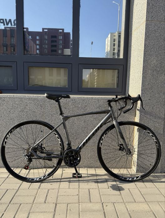 шоссейник в идеальном состояний