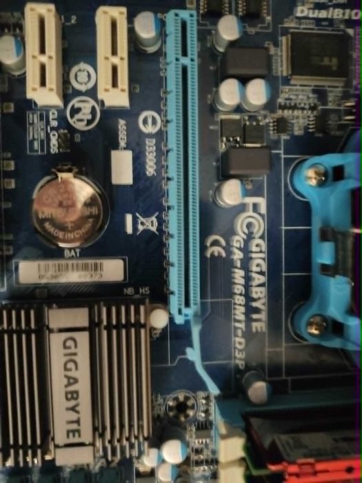 Kit am3 , placa de baza Gigabyte +procesor phenom x4 nuclee  + cooler mare