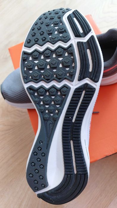 Оригинални дамски маратонки Nike, номер 36