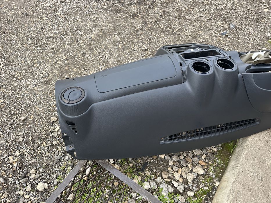 Табло със десен airbag за Дачия Дъстър