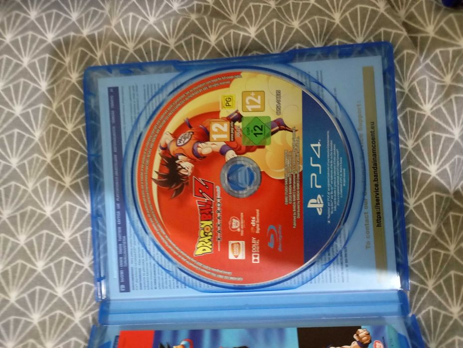 PlayStation 4 погледнете от долу дискрецията