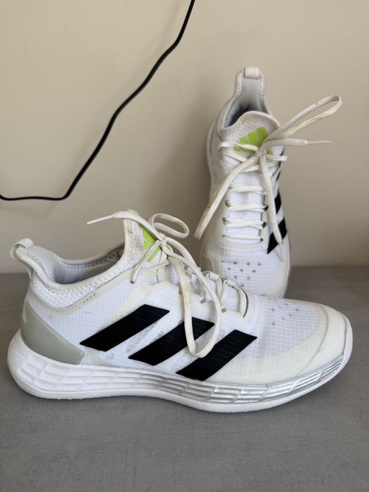 Обувки Adidas!Използва ни за тренировки,супер удобно но си купих нови!Съвсъм малко съм ги носила!