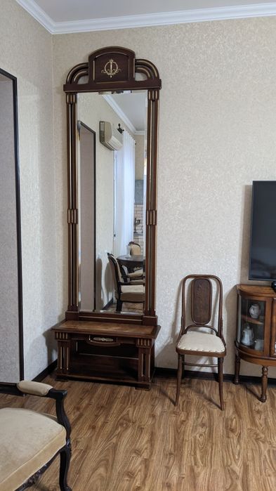 Антикварное трюмо после реставрации.Вся бронза,включая полоски, родная