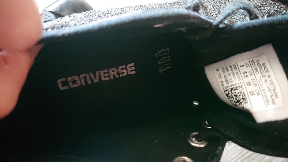 Converse cu platforma ascunsă