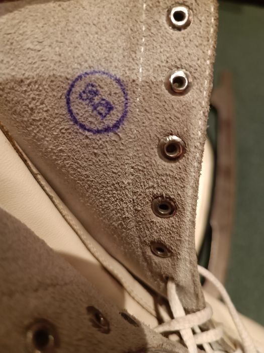 Кънки за фигурно пързаляне