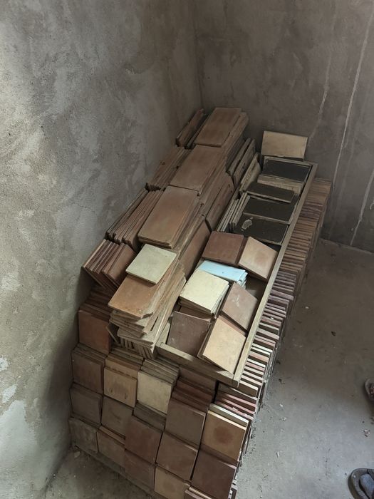 Продается мелкая плитка советская