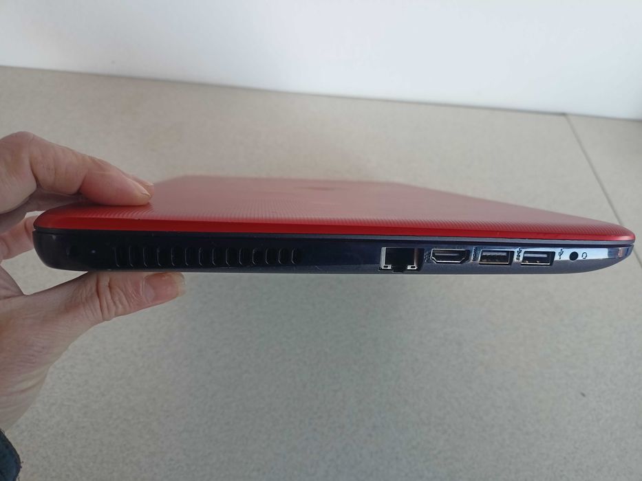 Laptop HP 15BA display 15,6 slim procesor Amd A6-7310 ram 8gb