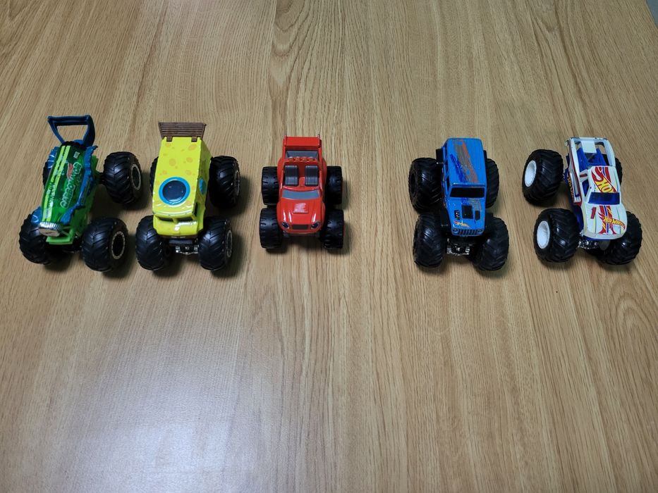 Masinute hotwheels Monster Truck + blaze