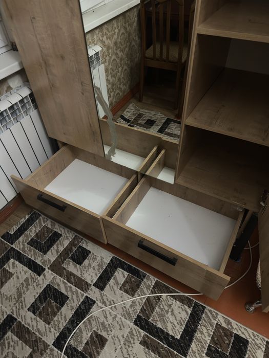 Мебель, кровать и шкаф с матрасом