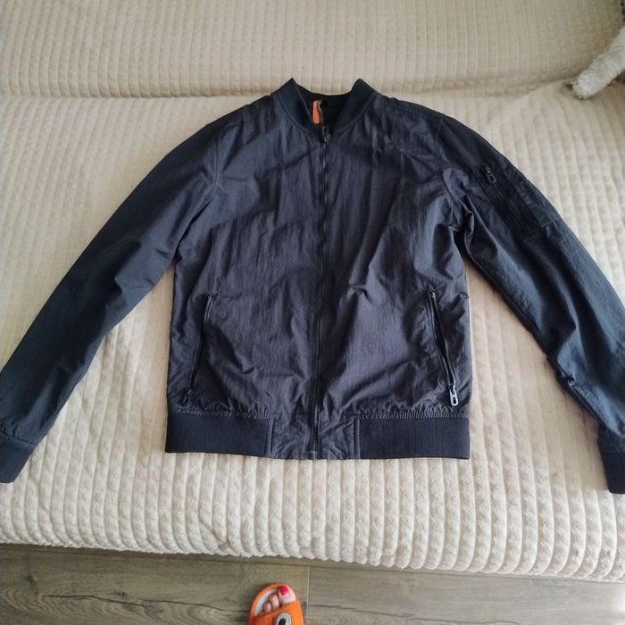 Продам куртки на подростка