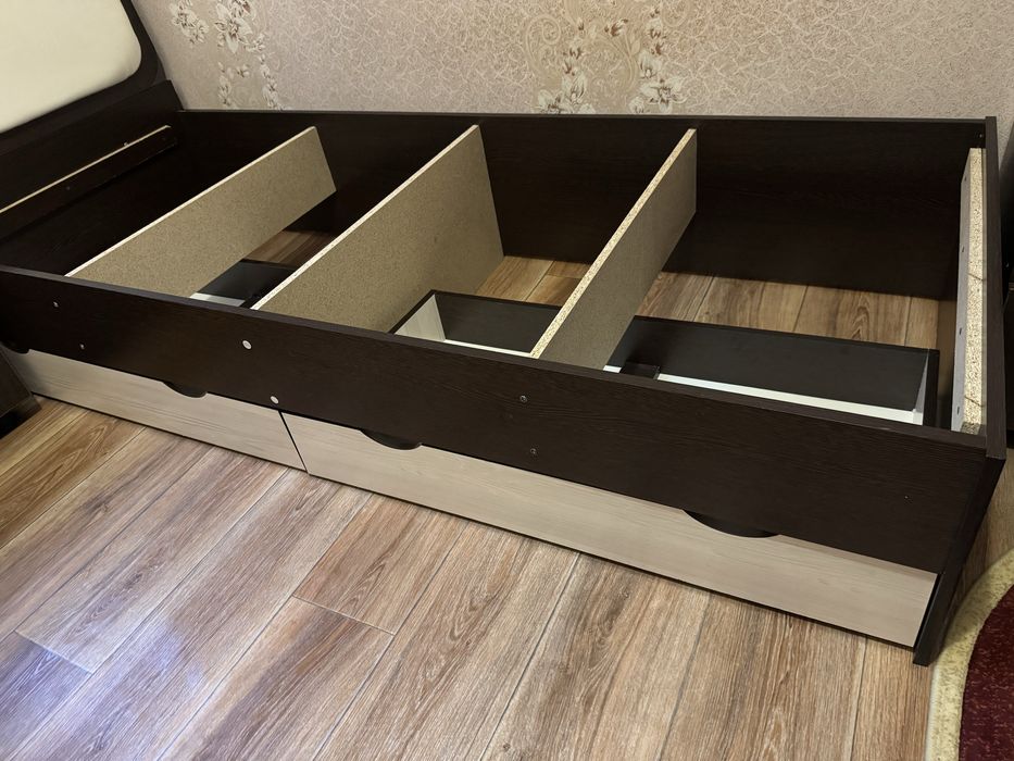 Продам 2 кровати односпальные!