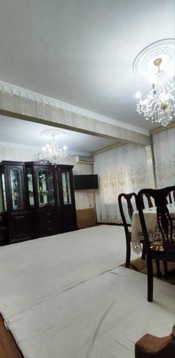 Продаётся 5 комн. Первый этаж. Юнусабад-9 квл