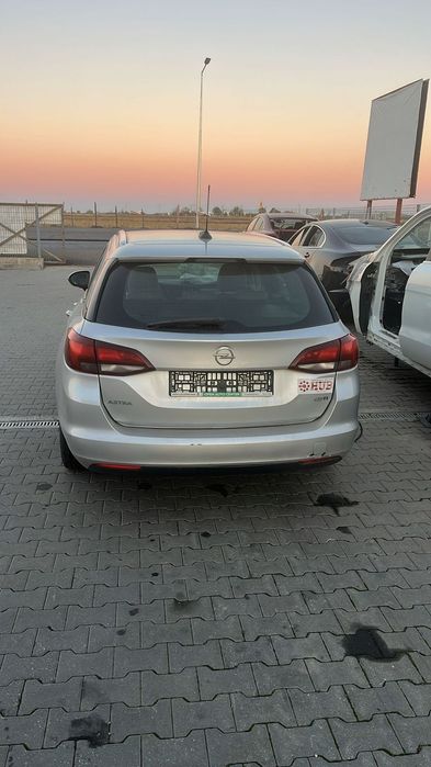 Dezmembram Opel Astra K 1.6 diesel din 2018