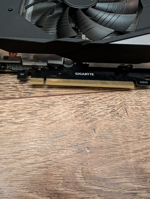 Placa video RTX 2060 6GB cu cutie – Defecta / Pentru piese sau reparat (Nu da semnal)