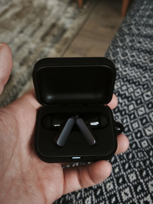 Realme buds air 7 черном цвете, с чехлом