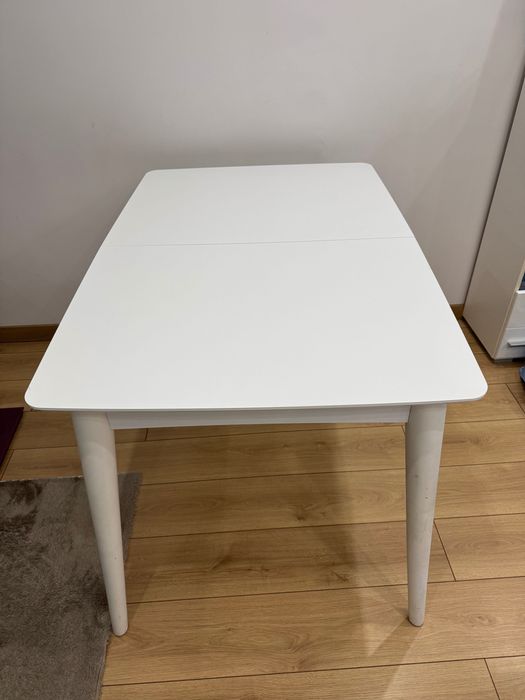 Трапезна разтегателна бяла маса