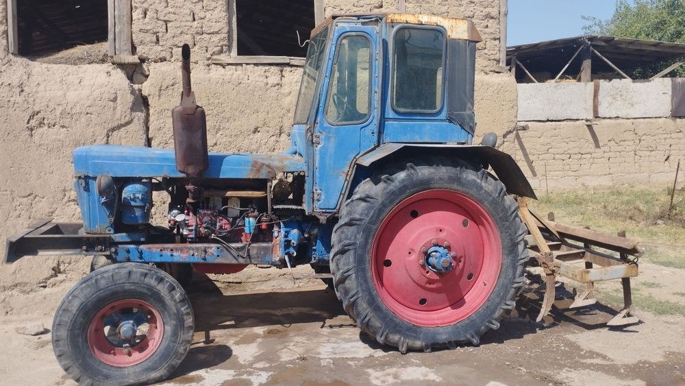 Traktor T 28. Yili 1989