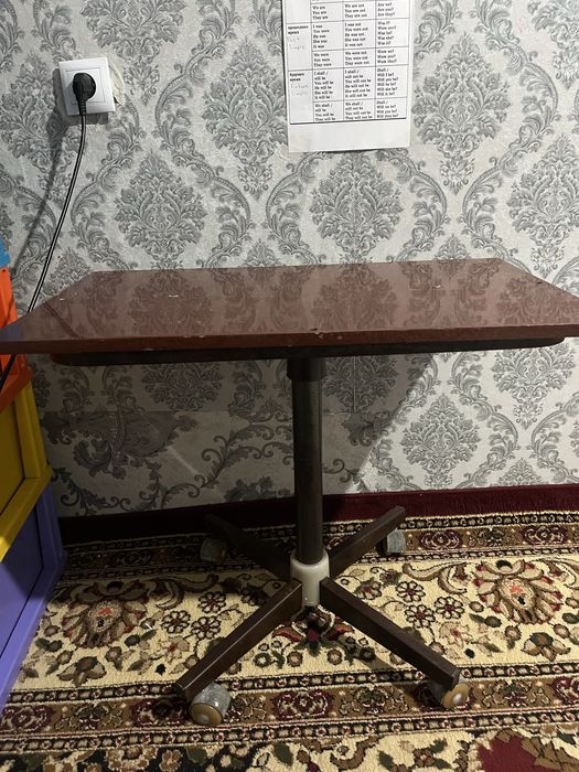 Стол очень прочный удобный