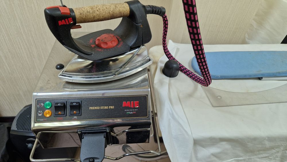 Продается паровой утюг
