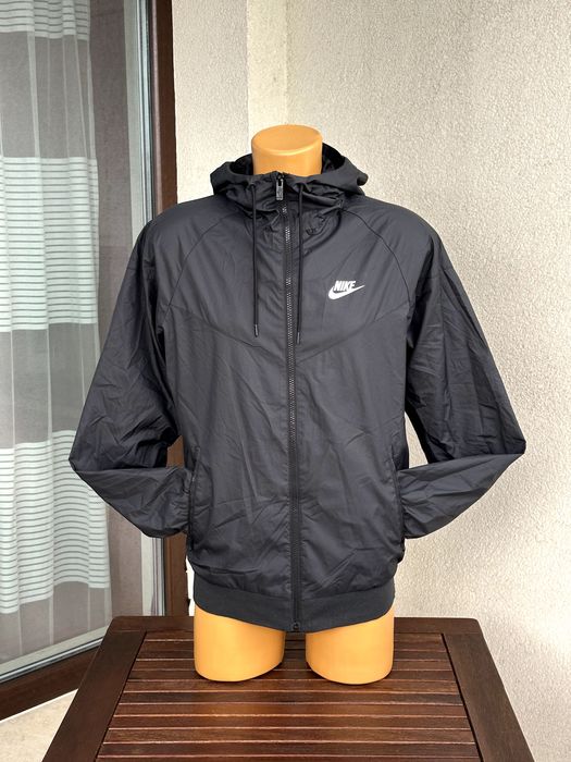 Мъжка ветровка / горнище NIKE (Windrunner) - размер S, Отлично състояние