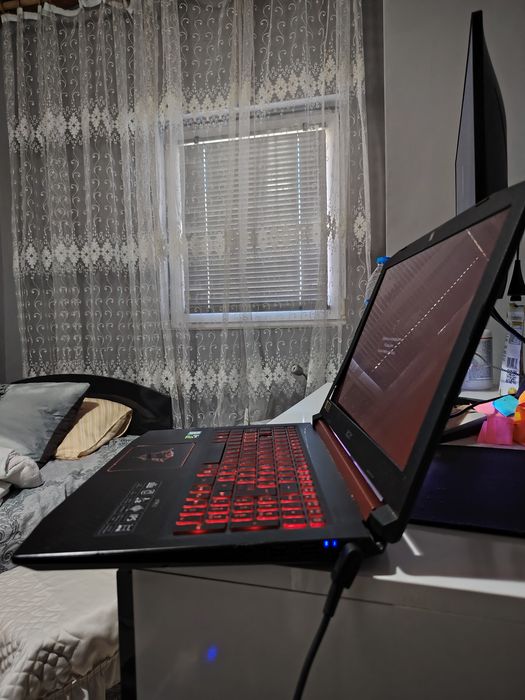 Acer Nitro 5 (17.3" Full HD / i7 8th Gen / 16GB RAM / GTX 1050 / 500GB SSD) — изисква ремонт на Матрица