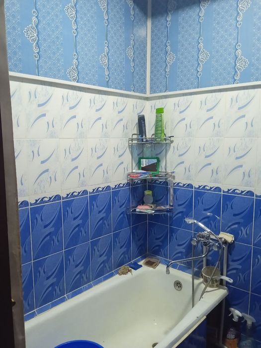 Uy sotiladi 5 etajli dom 4etaj  2 xonali