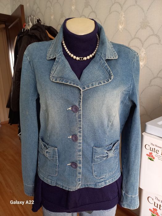 Продается джинсовый жакет женский