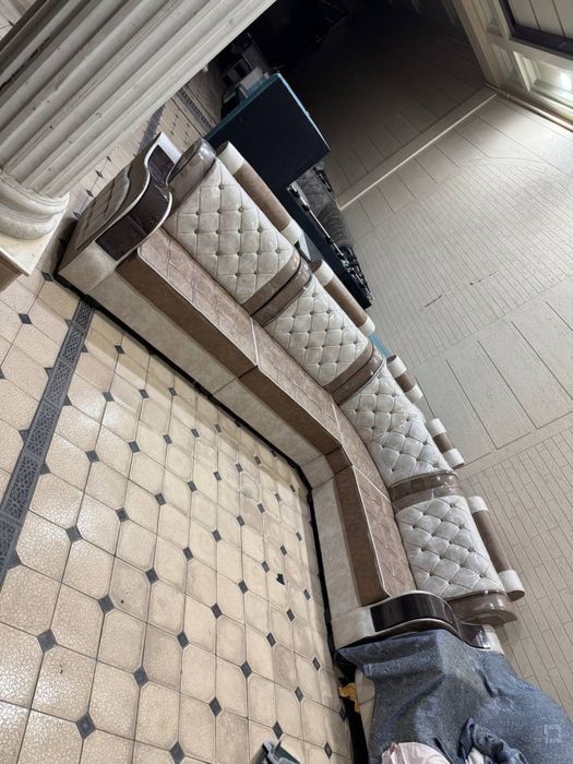 Гостиной угалок 2 та пуфик 220-320