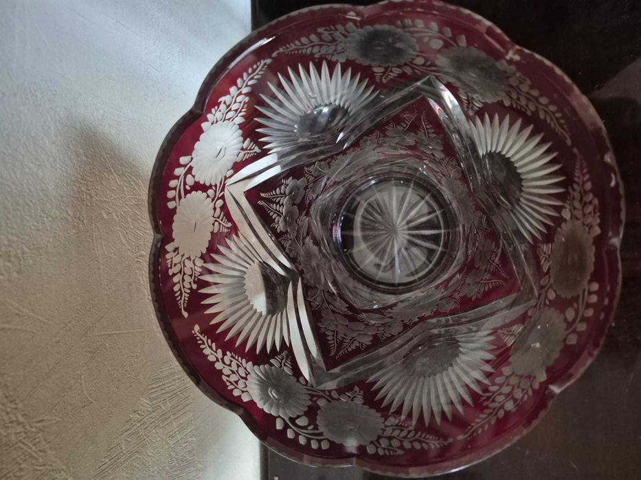 Хрустальные вазы.